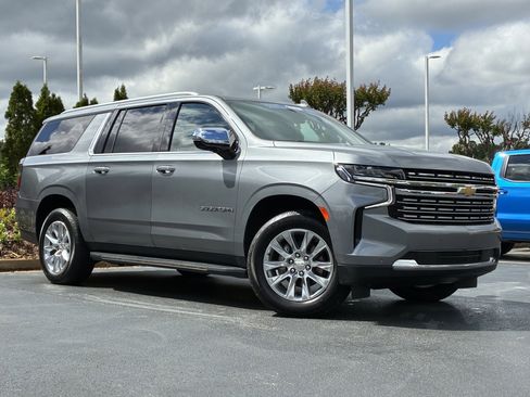 Used 2022 Chevrolet Suburban Premier RWD image 3