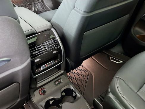 Used 2025 BMW X7 M60i image 27