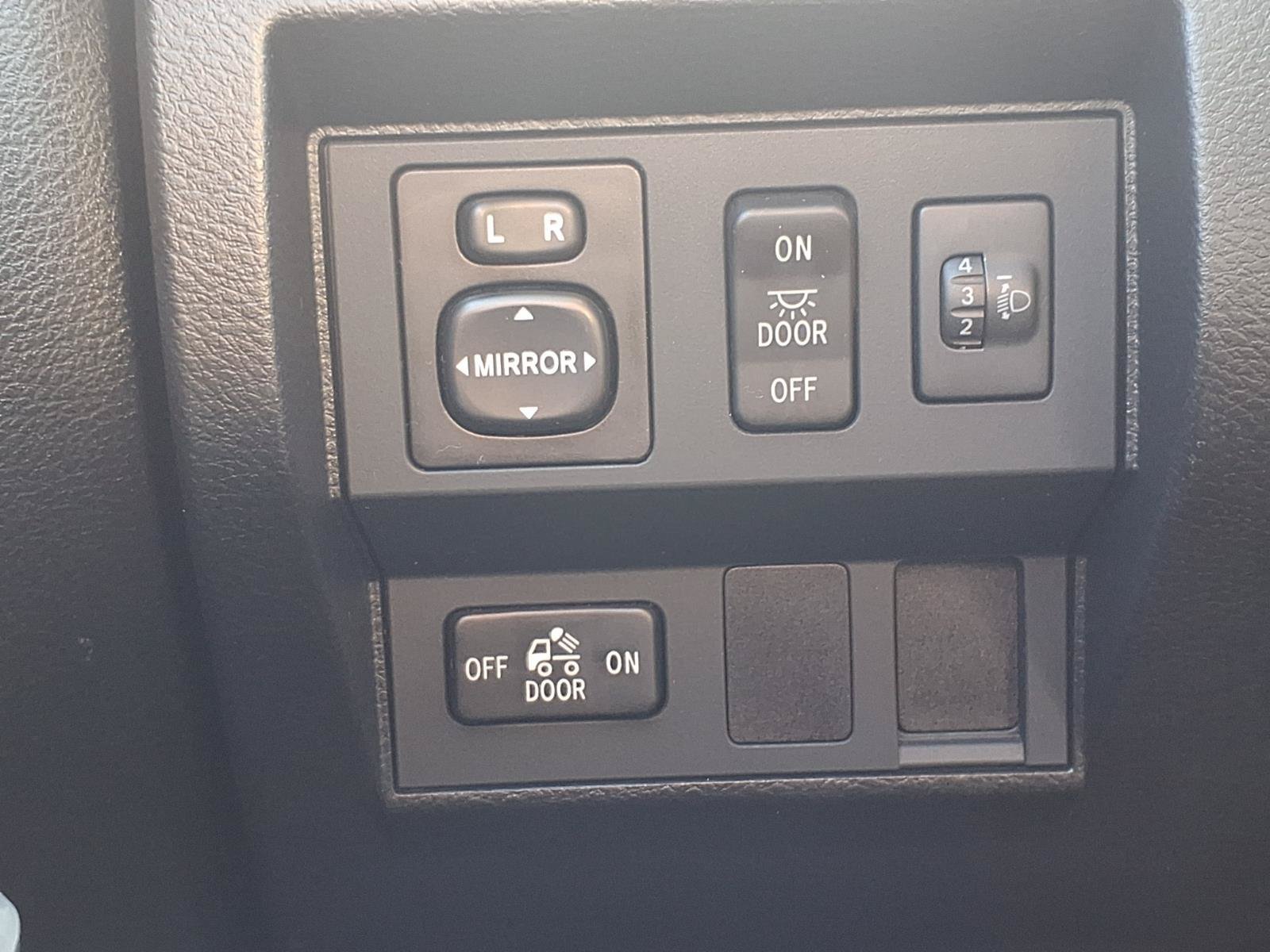 Used 2014 Toyota Tundra SR5 w/ SR5 Upgrade Package RWD image 18
