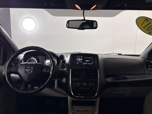 Used 2017 Dodge Grand Caravan SXT FWD image 22