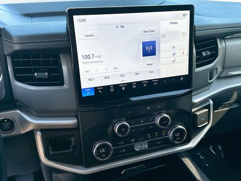 Used 2022 Ford Expedition XLT image 13