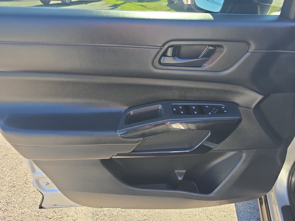 Used 2023 Nissan Pathfinder S AWD/4WD image 22