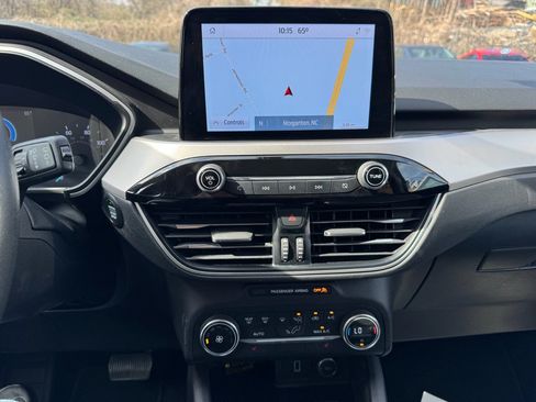 Used 2020 Ford Escape SE image 26