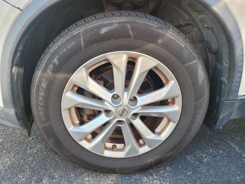 Used 2016 Nissan Rogue SV FWD image 9