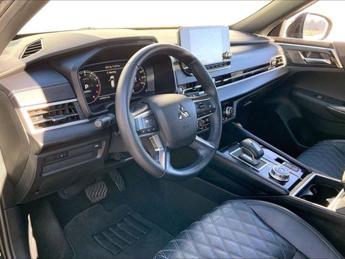 Used 2023 Mitsubishi Outlander SEL Black Edition image 13