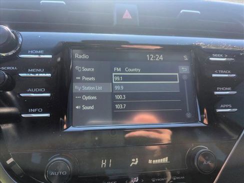 Used 2018 Toyota Camry SE image 13