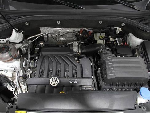 Certified 2021 Volkswagen Atlas Cross Sport SE w/ Panoramic Sunroof Package image 20