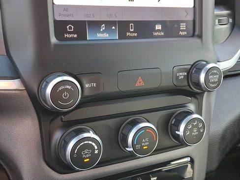 Used 2022 RAM 1500 Big Horn AWD/4WD image 14