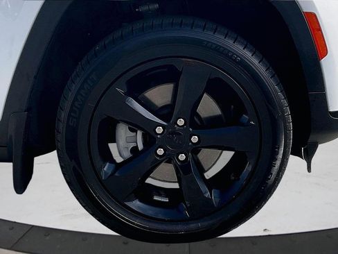 Certified 2023 Jeep Grand Cherokee L Laredo image 36