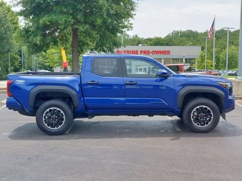 Certified 2025 Toyota Tacoma TRD Off-Road AWD/4WD image 13