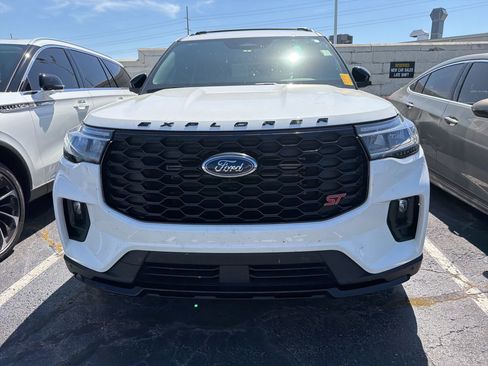Used 2025 Ford Explorer ST AWD/4WD image 2
