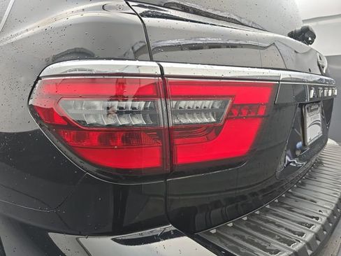 Used 2024 Nissan Armada Platinum w/ Captain's Chairs Package image 18