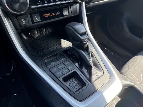 Used 2019 Toyota RAV4 LE AWD/4WD image 20