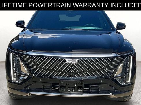 Used 2025 Cadillac Lyriq Luxury w/ LPO, Floor Liner Package AWD/4WD image 4