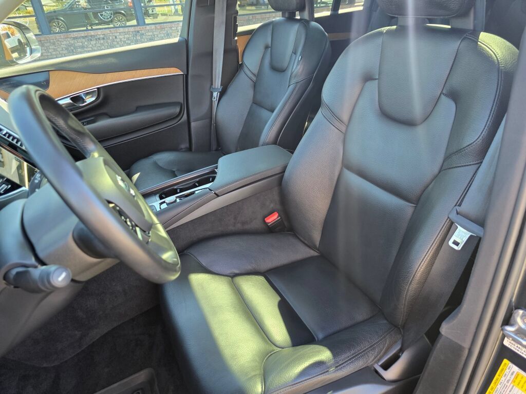 Used 2021 Volvo XC90 T6 Momentum w/ Protection Package Premier AWD/4WD image 19