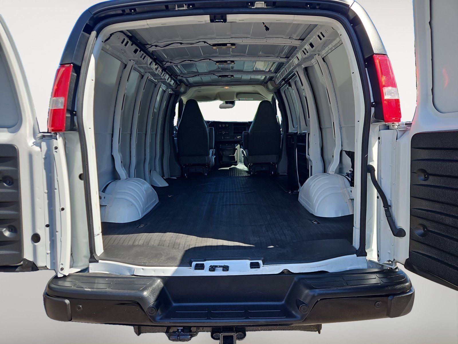 Used 2025 Chevrolet Express 2500 w/ Enhanced Convenience Package RWD image 18