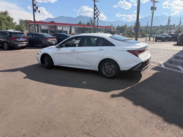 Used 2024 Hyundai Elantra SEL FWD image 10