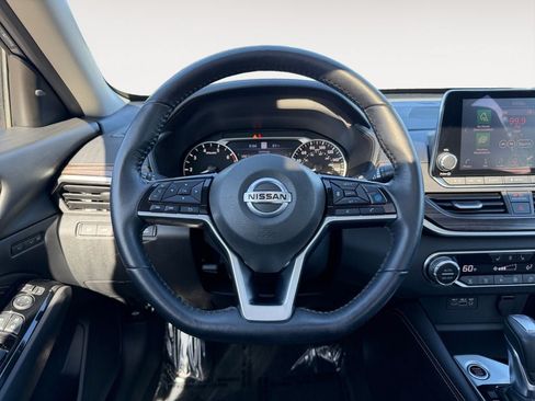 Used 2020 Nissan Altima 2.0 Platinum FWD image 13