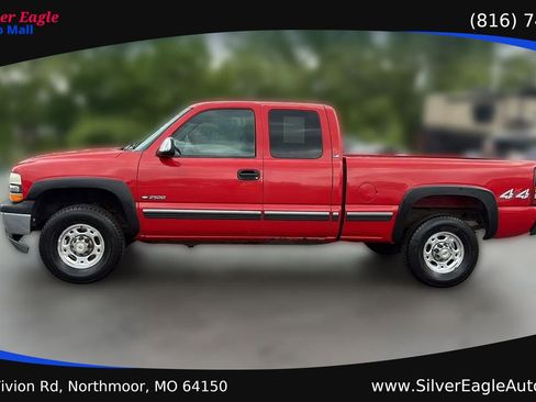 Used 2000 Chevrolet Silverado 2500 LS w/ Firm Ride Suspension Pkg AWD/4WD image 3