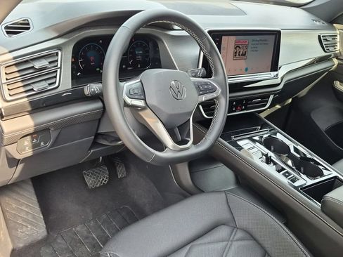 Used 2025 Volkswagen Atlas Cross Sport SE FWD image 15