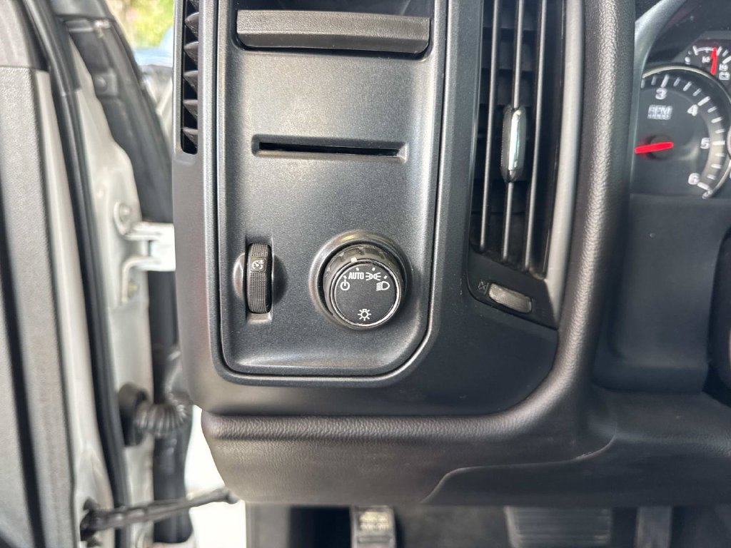 Used 2018 Chevrolet Silverado 1500 Custom w/ Custom Value Package RWD image 22