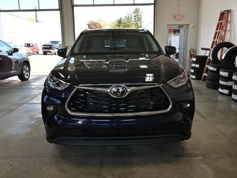 New 2026 Toyota Highlander Limited AWD/4WD image 2