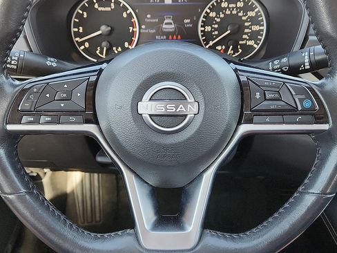 Used 2023 Nissan Altima 2.5 SL FWD image 11