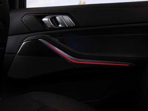 Used 2025 BMW X7 M60i w/ Climate Comfort Package image 16