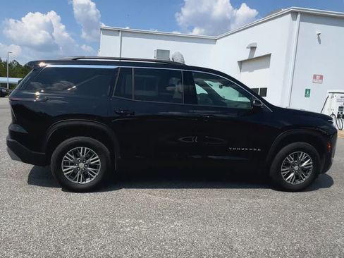 Used 2025 Chevrolet Traverse LT image 9