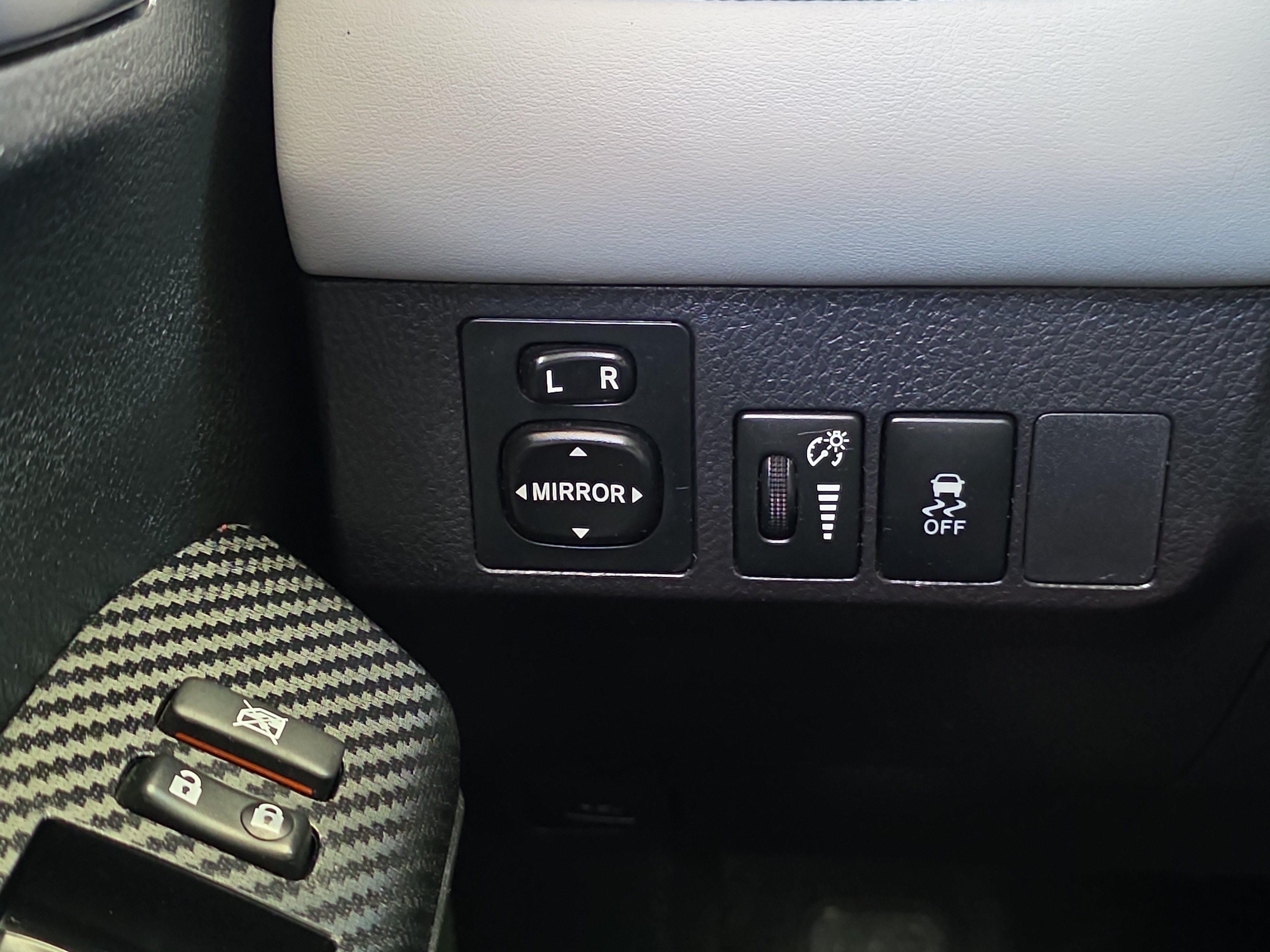 Used 2014 Toyota RAV4 XLE FWD image 23