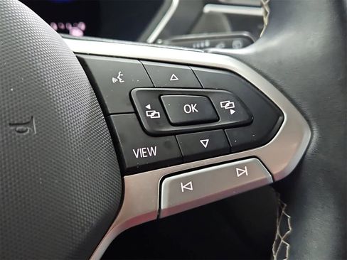 Certified 2022 Volkswagen Tiguan SE image 24