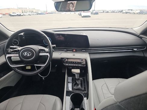 Used 2023 Hyundai Elantra Limited FWD image 7