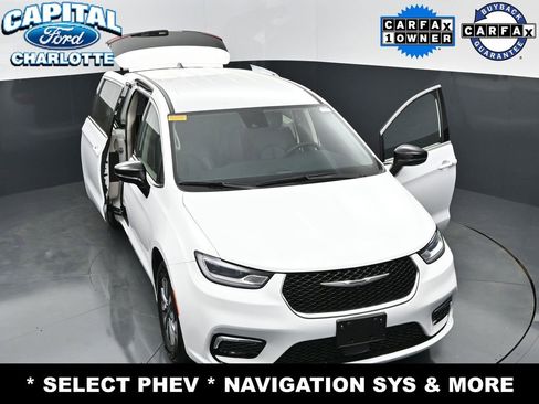 Used 2024 Chrysler Pacifica Select image 39