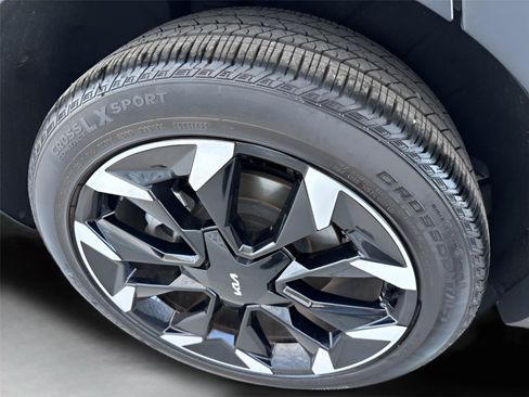 Used 2025 Kia Sorento EX w/ Panoramic Sunroof Package FWD image 14