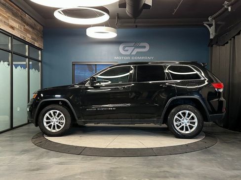 Used 2022 Jeep Grand Cherokee Laredo X AWD/4WD image 6