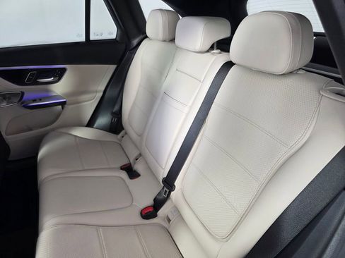 Used 2025 Mercedes-Benz GLC 300 image 16
