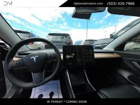 Used 2020 Tesla Model 3 Standard Range RWD image 9