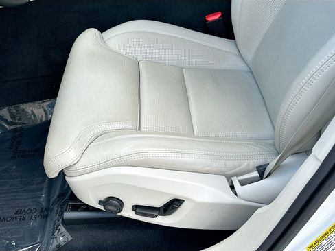 Used 2022 Volvo XC60 B5 Inscription w/ Advanced Package image 18