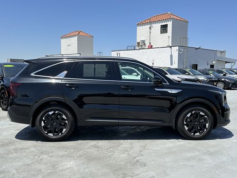 Used 2025 Kia Sorento S w/ Panoramic Sunroof Package FWD image 9