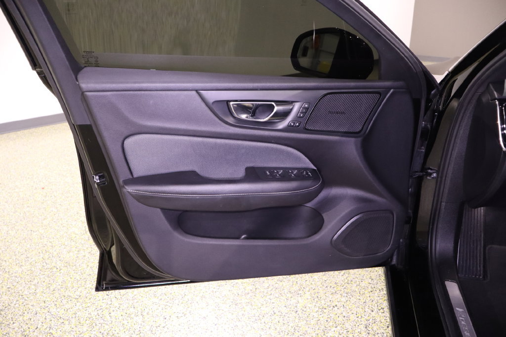 Used 2020 Volvo S60 T5 Momentum FWD image 37