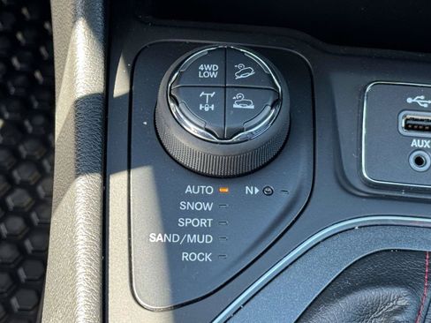 Used 2022 Jeep Cherokee Trailhawk AWD/4WD image 6