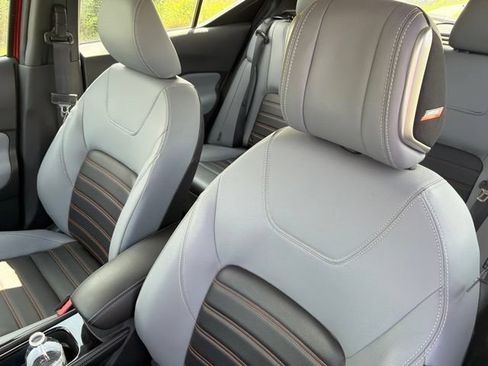 Used 2022 Nissan Kicks SR FWD image 10