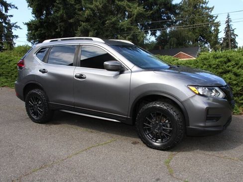 Used 2018 Nissan Rogue SV AWD/4WD image 2