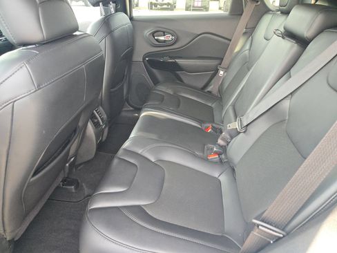 Used 2021 Jeep Cherokee Latitude Plus w/ Sun & Sound Group AWD/4WD image 13