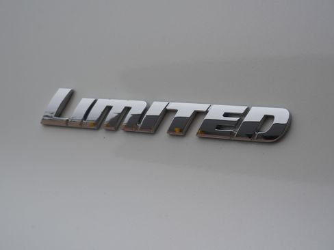 Used 2019 Toyota 4Runner Limited image 8