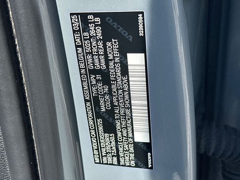 Certified 2025 Volvo XC40 B5 Plus AWD/4WD image 34