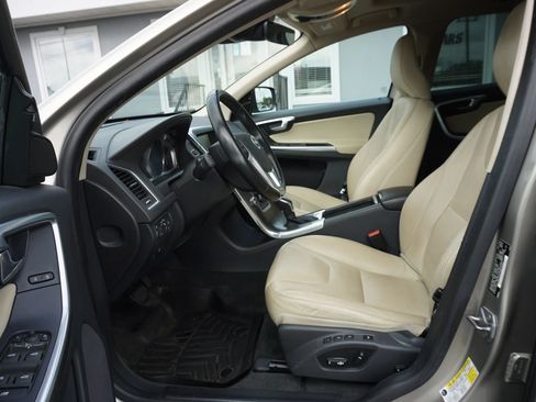 Used 2016 Volvo XC60 T5 Premier w/ Proximity Package FWD image 15