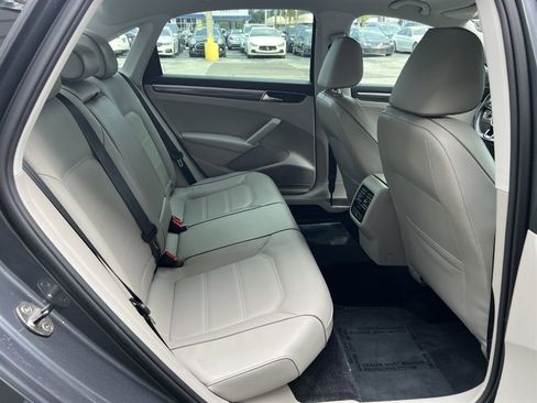 Used 2017 Volkswagen Passat 1.8T SE w/ SE Lighting Package image 16