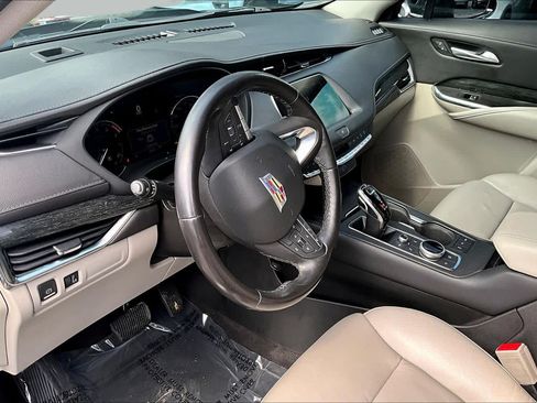Used 2022 Cadillac XT4 Premium Luxury w/ Safety Alert Package AWD/4WD image 18