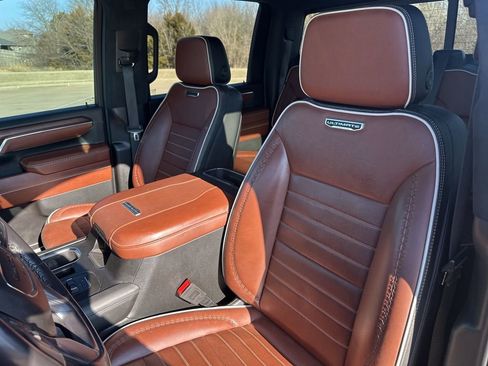 Used 2024 GMC Sierra 3500 Denali Ultimate image 17